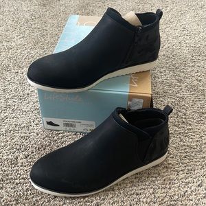 NiB LifeStride Black Zion Sneaker Booties size 6.5